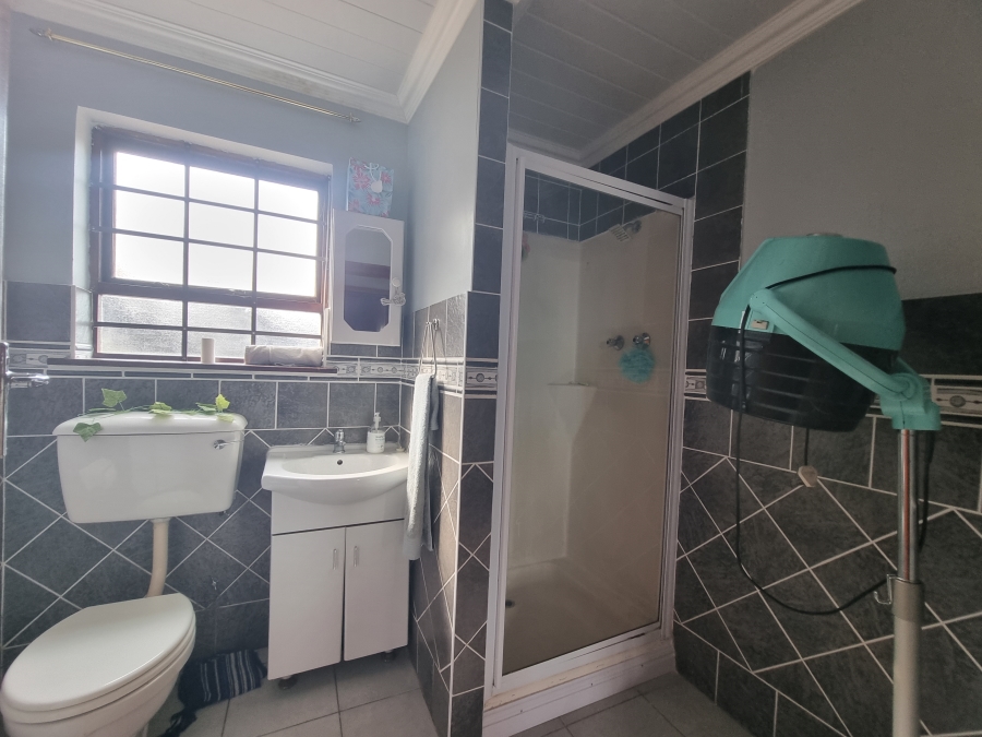 6 Bedroom Property for Sale in Dana Bay Western Cape